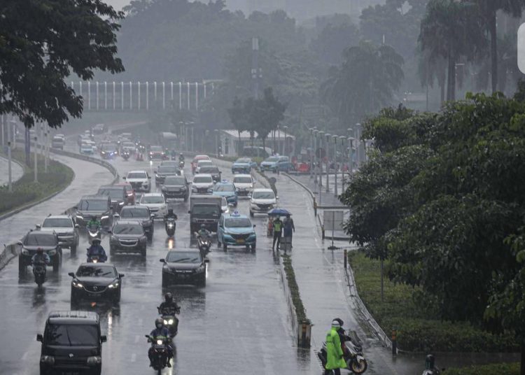 Cuaca Indonesia Senin 11 Agustus 2025 Berpotensi Hujan dan Petir menurut BMKG