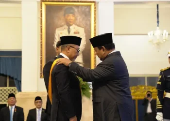Menko Pangan Terima Tanda Kehormatan dari Presiden Prabowo