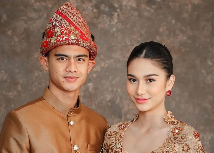 5 Potret Azizah Salsha di Kondangan Bersama Pratama Arhan, Kini Dalam Proses Perceraian