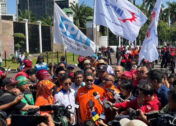 Demo Buruh di Depan Istana Tiba-Tiba Dibatalkan