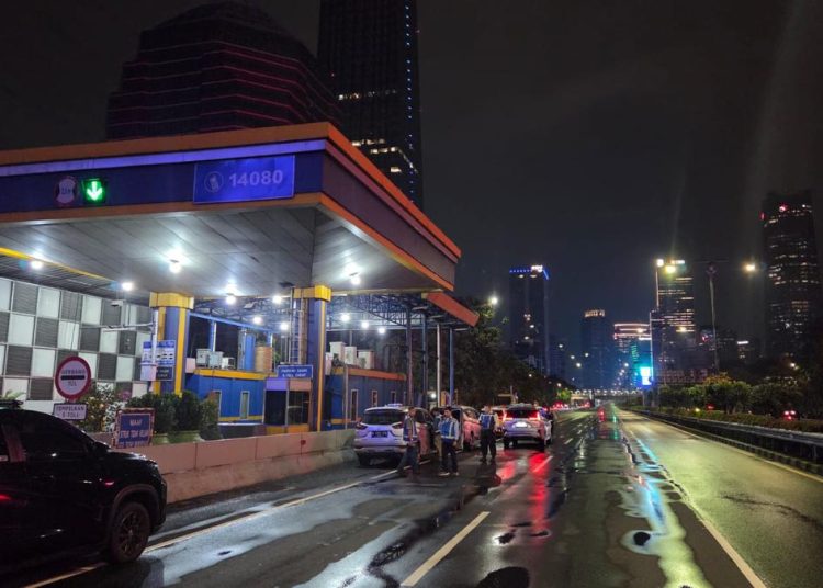 Pintu Tol Pejompongan Terbakar Akibat Demo DPR, Semua Petugas Jalan Tol Selamat