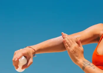 7 Kebiasaan Mengabaikan Sunscreen yang Berpotensi Sebabkan Penuaan Dini dan Kanker Kulit