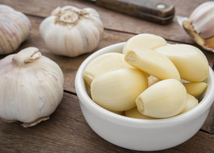 Manfaat Air Rebusan Bawang Putih dan 7 Khasiatnya