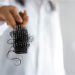 5 Kebiasaan yang Membuat Rambut Rontok yang Perlu Dihindari