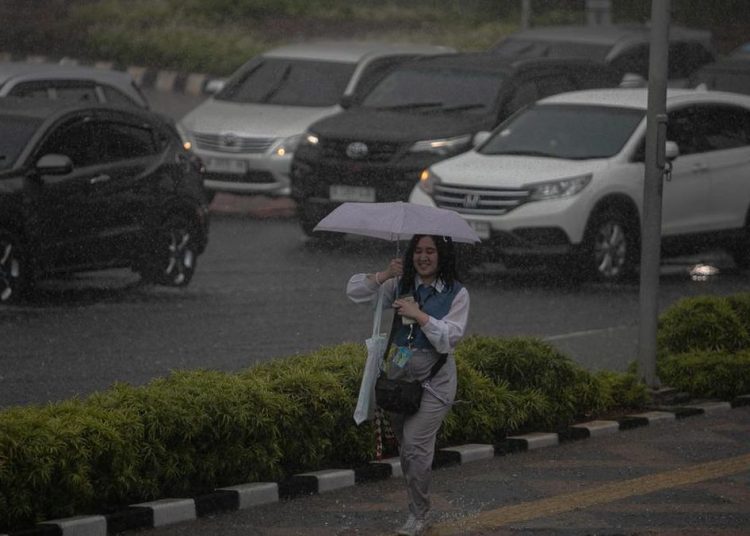 Hujan Masih Akan Melanda Wilayah Barat dan Tengah Indonesia Pekan Ini
