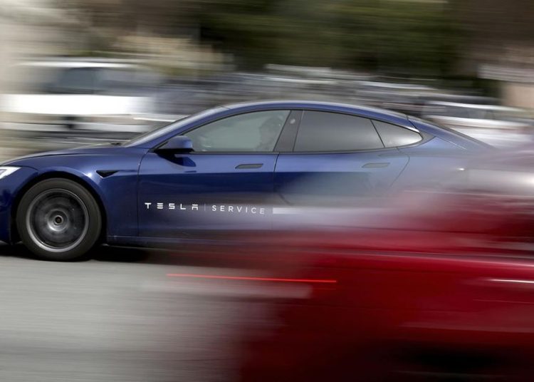 Uji Coba Sistem Otonom Berbasis AI oleh Tesla di Jalan Umum Jepang