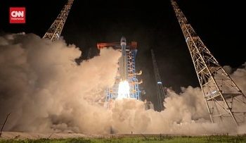 China Luncurkan Satelit Orbit Terbaru dalam Detik-detik Laporan