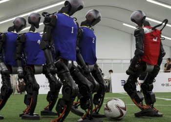 Aksi Menawan Robot Humanoid Dalam Mengolah Bola Kulit