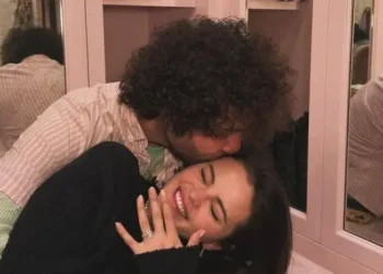 Tanggal Pernikahan Selena Gomez dan Benny Blanco Terungkap Lokasi Pesta Masih Rahasia