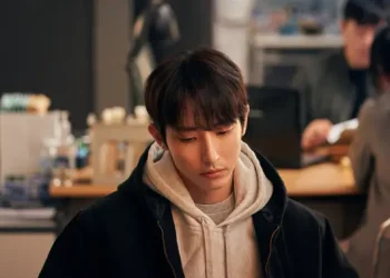 Kontroversi Pertemuan Penggemar Lee Soo Hyuk di China, Aktor Kerja 12 Jam dan Tulis Ribuan Tanda Tangan