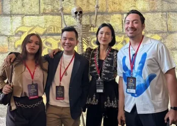Reaksi Aurora Ribero Saat Film Dia Bukan Ibu Tayang di Fantastic Fest 2025 Banyak yang Nonton