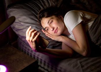 Sleep Call Tidak Selalu Romantis, Berpotensi Berbahaya bagi Kesehatan