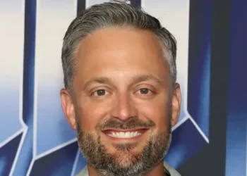 Nate Bargatze Jadi Pembawa Acara Emmy Awards 2025, Minta Saran Kimmel dan Glazer