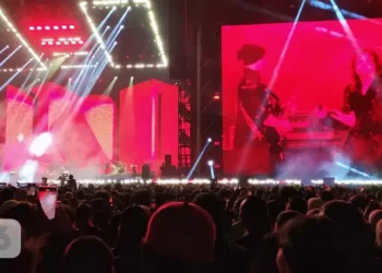 Perempuan Cantik di Indonesia Buka Konser Dewa 19 All Stars 2.0