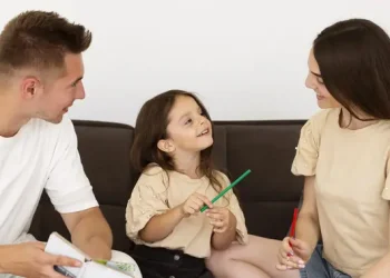 15 Aktivitas Menarik Stimulasi Otak Anak untuk Kreativitas dan Memperkuat Ikatan Keluarga