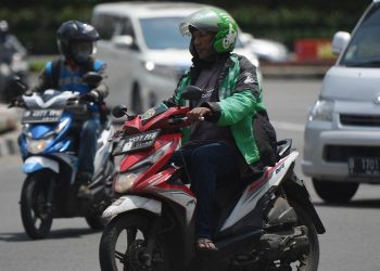 Apakah Masih Ada yang Mengemudikan Motor dengan Jari di Tuas Rem?