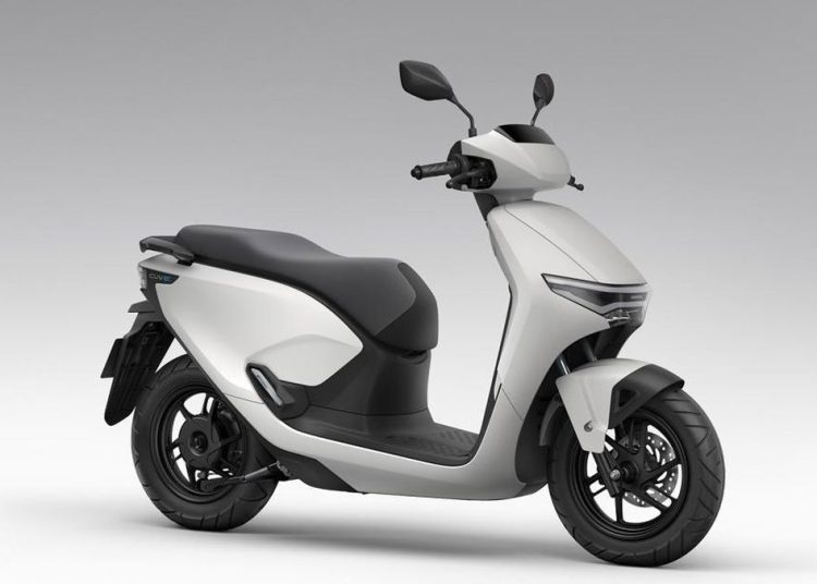 Diskon Besar Meningkatkan Penjualan Motor Listrik CUV e yang Laris