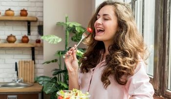 3 Kebiasaan Makan yang Dapat Membuat Kulit Bersih dan Kencang