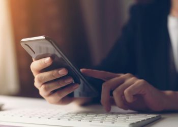 Komentar Lucu Netizen Asing Tentang Demo DPR