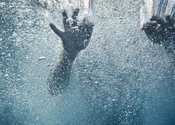 Turis China Dapat Pujian setelah Selamatkan Wanita yang Tenggelam