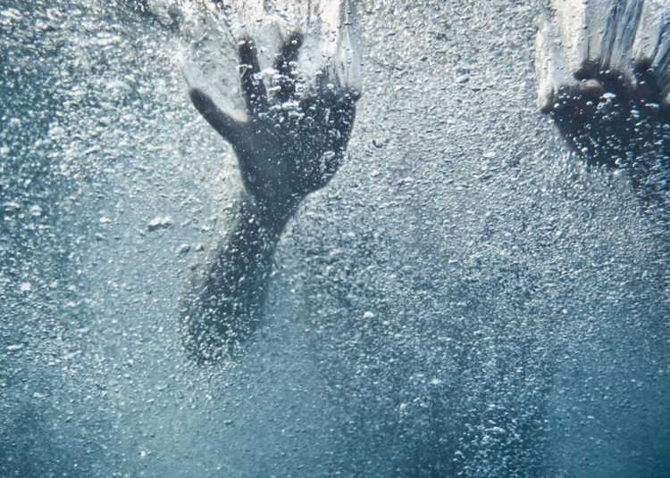 Turis China Dapat Pujian setelah Selamatkan Wanita yang Tenggelam