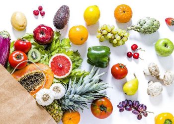 6 Buah Ini Sering Dimakan dengan Cara Salah yang Mengurangi Nutrisi