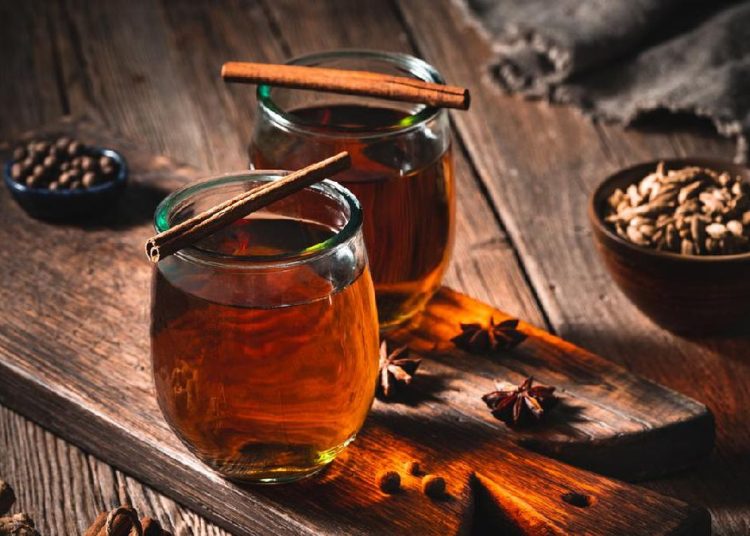 Coba 7 Minuman Ini untuk Membantu Memperlancar Haid Anda