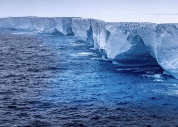 Gunung Es Besar Pecah, Ilmuwan Cemas Terhadap Dampak Buruknya