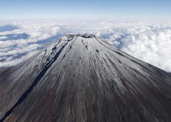 Pria 102 Tahun Pecahkan Rekor Mendaki Puncak Gunung Fuji