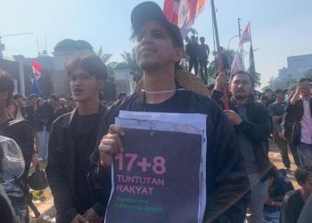Influencer Andovi Demo di DPR Sampaikan Tuntutan Rakyat 17+8