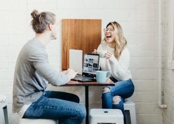 Jatuh Cinta Cepat Namun Cinta Sejati Memerlukan Waktu