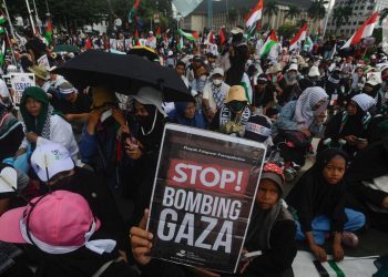 Ribuan Massa Padati Patung Kuda Serukan Hentikan Genosida di Gaza Palestina