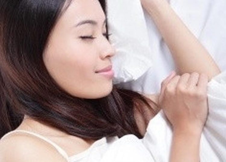 Tidur Sambil Menggunakan Bra? Ahli Jelaskan Kelebihan dan Risikonya