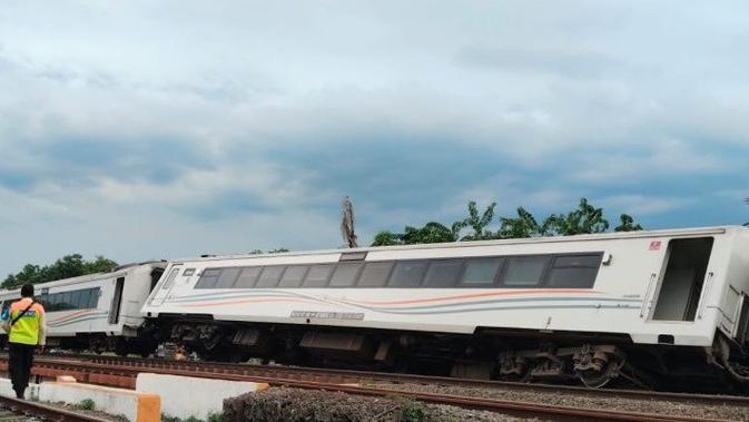 Daftar Perjalanan Kereta yang Terlambat Karena KA Purwojaya Anjlok