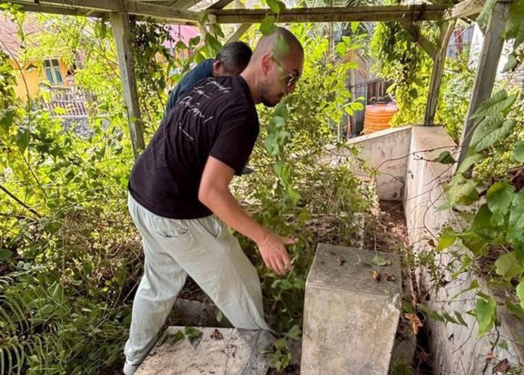 Kisah Haru WN Belanda ke Gorontalo Mencari Asal Usul Keluarga dengan Foto Usang dan Kenangan