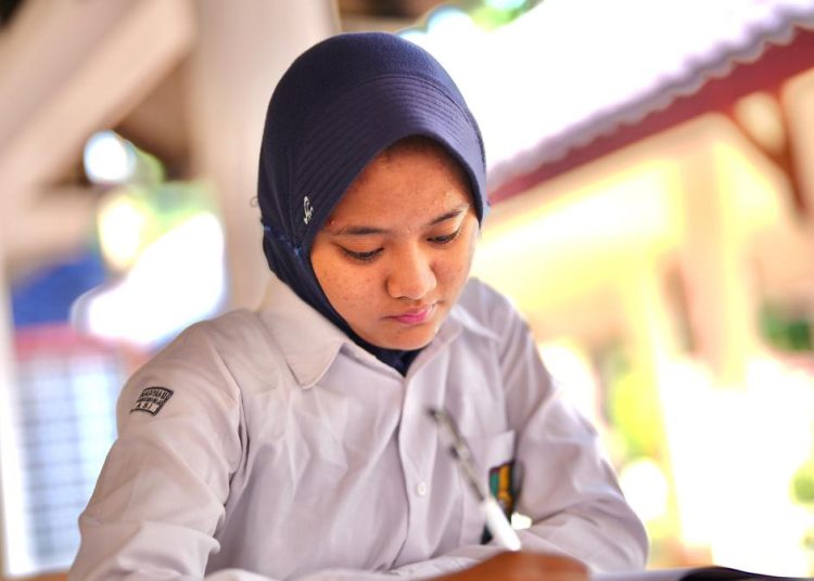 Kisah Haru Siswi Temukan Rumah Kedua di Sekolah Rakyat