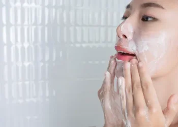 Panduan Waktu dan Teknik Tepat Mencuci Muka yang Perlu Diketahui
