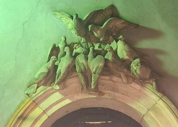 Laporan dari Polandia: Nyonya Kazimiera, Burung Dara, dan Kebangkitan Kota Warsawa