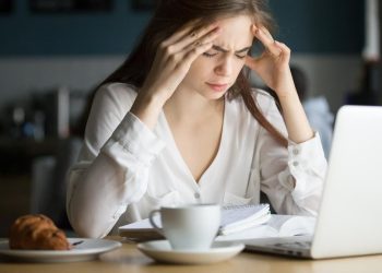 9 Kondisi Medis Berbahaya Penyebab Penglihatan Kabur dan Sakit Kepala