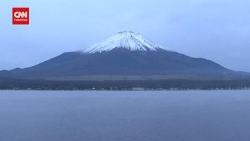 Hujan Salju di Gunung Fuji Tertunda 21 Hari