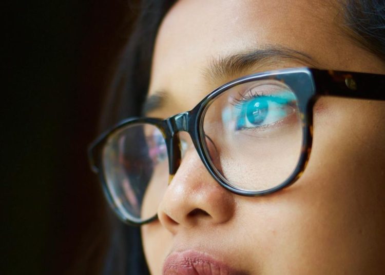 Anak Bermata Minus Rentan Cemas dan Depresi Menurut Penjelasan Ahli