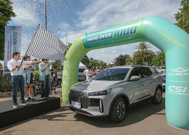 Serahkan 1000 Unit Tiggo Hybrid ke Konsumen