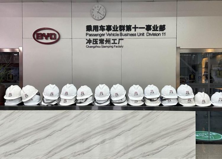 Warren Buffet Jual Saham BYD dan Alihkan Investasi ke Perusahaan Jepang