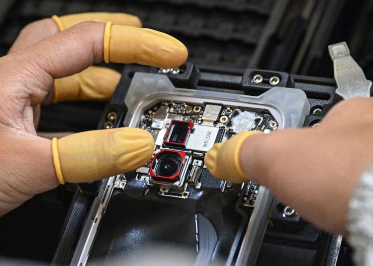 Dapur Produksi Ponsel Pintar Honor di China yang Menarik untuk Dilihat