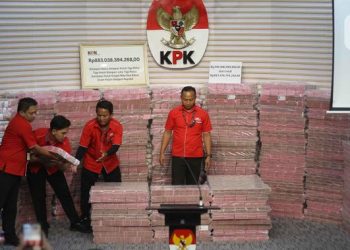 Asal Usul Duit Cash Rp 300 Miliar yang Dipamerkan KPK Saat Konferensi Pers Bank