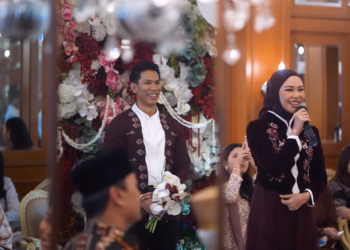 6 Model Dress Lamaran Anggun dan Elegan Berwarna Burgundy yang Memukau
