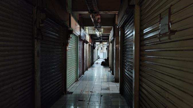 Kisah Sedih Pedagang di Lorong Gelap Pasar Pramuka