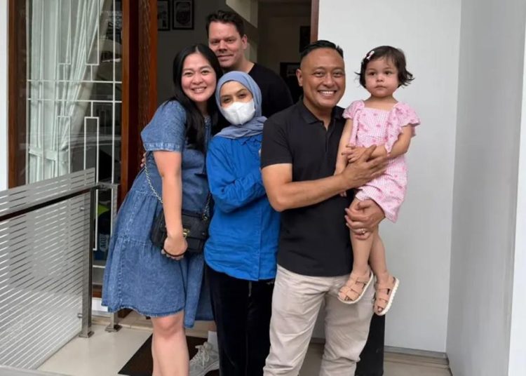 6 Foto Kegiatan Gracia Indri Kembali ke Indonesia, Perut Hamil Jadi Sorotan