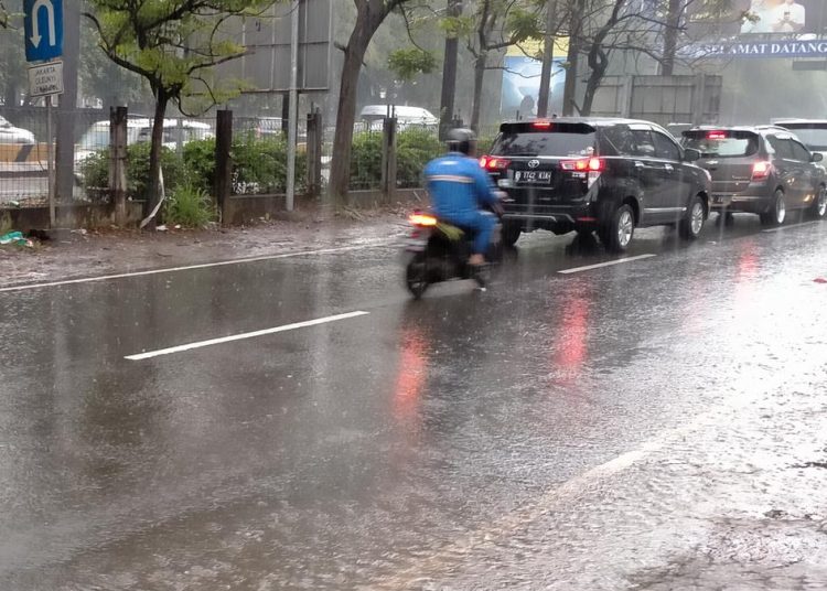 Warga Jabar Diimbau Waspada Cuaca Ekstrem Awal November Hujan Lebat dan Angin Kencang
