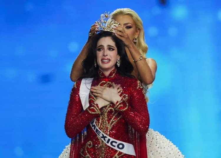 Perempuan Meksiko Raih Mahkota Miss Universe